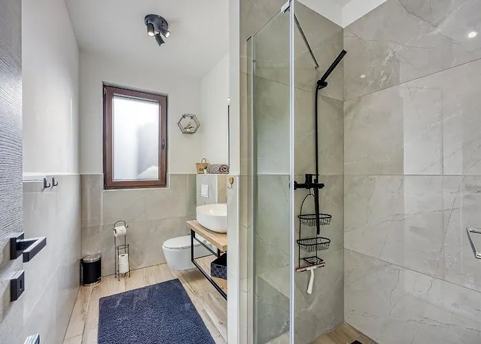 Apartment Center Oasis - Private Parking *