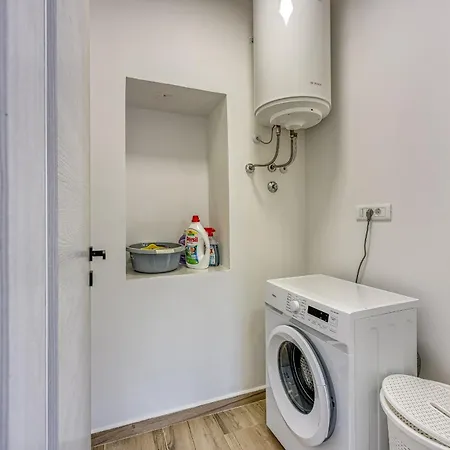 Apartament Center Oasis - Private Parking Pula