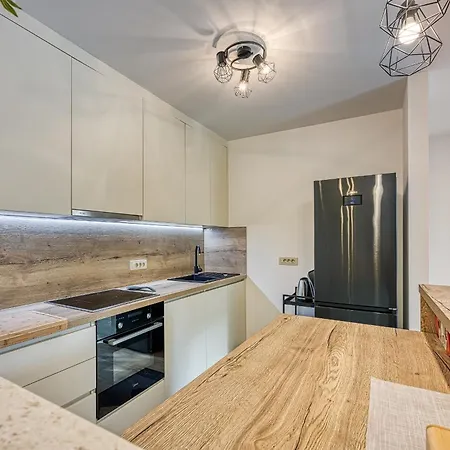 Apartament Center Oasis - Private Parking Pula